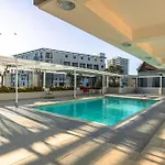 The Centurion - Pool Deck Apartment With Views!