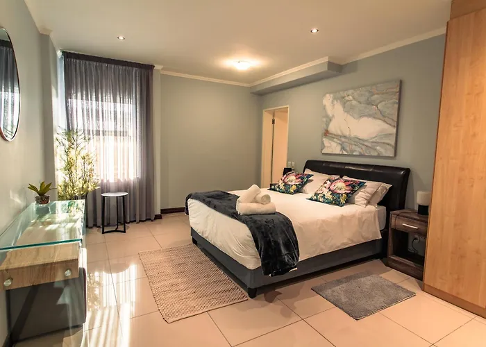 The Centurion - Pool Deck Apartment With Views!