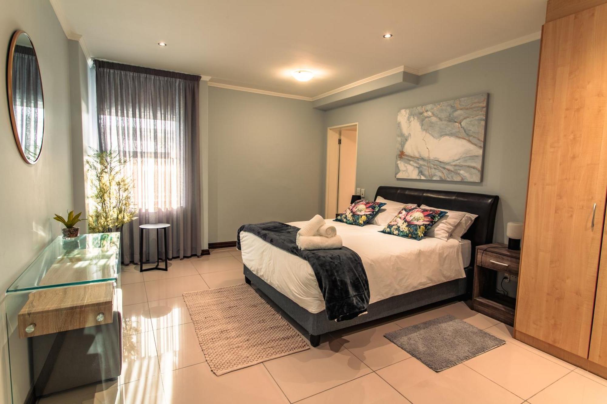 The Centurion - Pool Deck With Views! * Cape Town